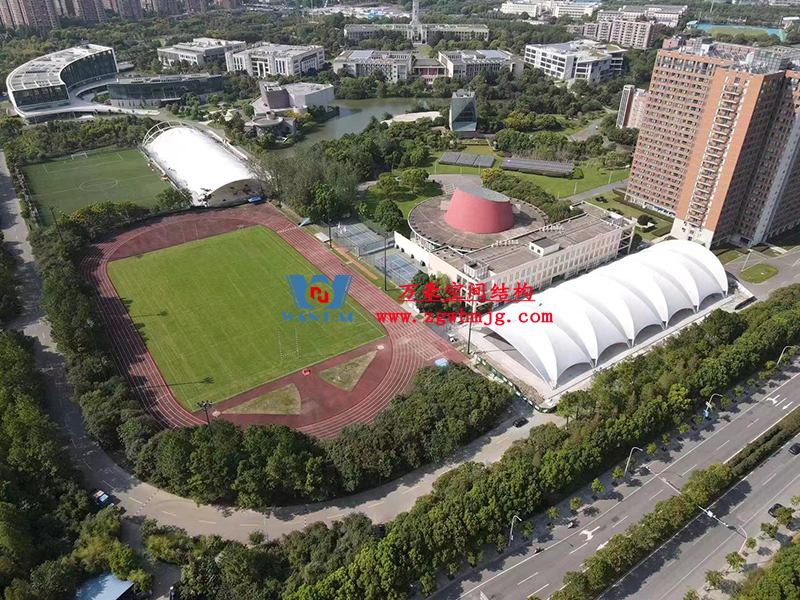 寧波諾丁漢大學(xué)室外運動場地改擴(kuò)建項目膜結(jié)構(gòu)工程接近尾聲