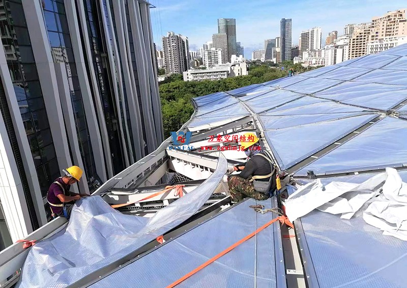 縱使烈日炎炎，腳步從未止歇！海南這個ETFE氣枕膜項目施工進度有最新消息