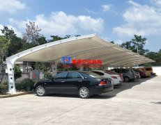 為何膜結(jié)構(gòu)車棚越來越受歡迎？小轎車車棚為什么都選用膜結(jié)構(gòu)車棚？