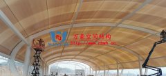 清遠磁懸浮項目蓮湖車站鋼-膜結構工程膜結構安裝中